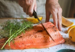 Verschiedene Möglichkeiten, Lachs zuzubereiten