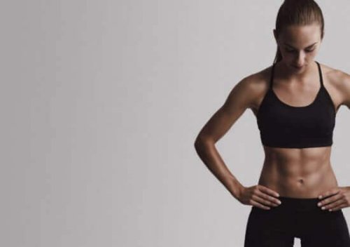 Cardio- und Widerstandstraining für einen definierten Sixpack