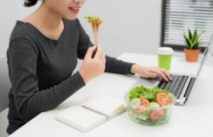 Gesunde Mahlzeiten für die Arbeit zubereiten