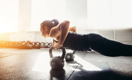 kardiovaskuläre Gesundheit - Frau beim Training