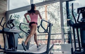 Laufband: Wie man mehr Kalorien verbrennt