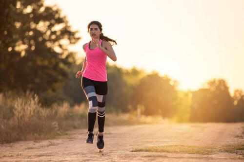 Im Freien laufen oder im Fitnessstudio? Was ist besser?