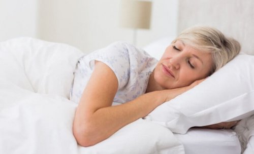 Frau schläft