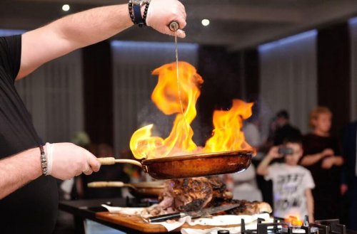 Kochen mit Alkohol und verschiedenen Likören