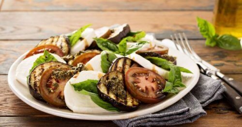 Caprese Salat mit Aubergine