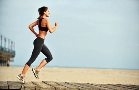 Frau joggt