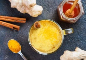 Wie man goldene Milch zu Hause zubereitet