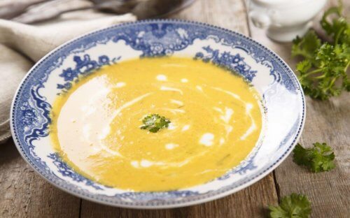 Kokosnuss- und Karottensuppe