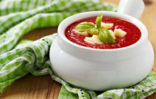 Tomatensuppe mit Käse