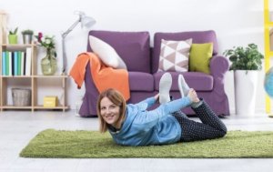 Zu Hause mit Haushaltsgegenständen trainieren