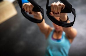 TRX-Übungen für Schwimmer und Sportler