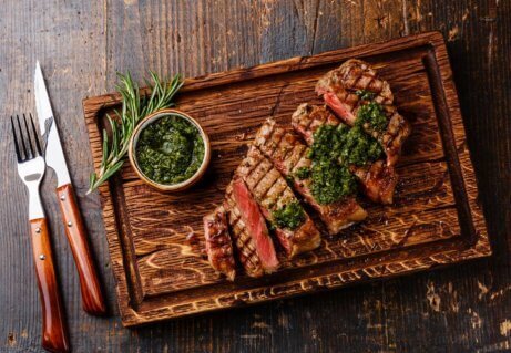 Chimichurri und Fleisch