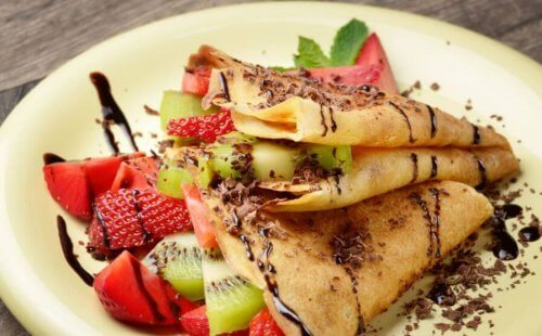Erdbeer- und Kiwi-Crepes