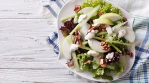 Wie du einen leckeren Waldorfsalat zubereiten kannst