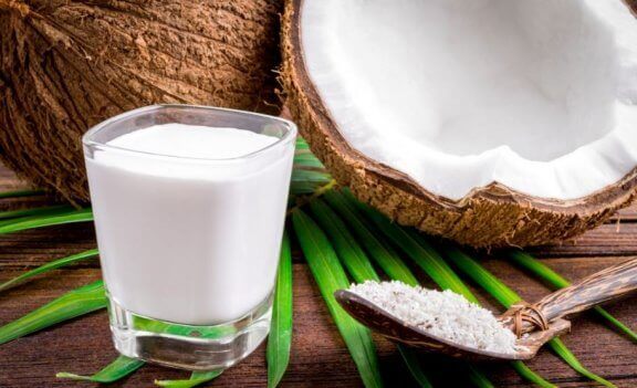 Kokosnussmilch und Milchfreie Getränke
