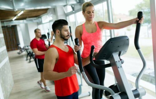 cardio auf einem ellipsentrainer