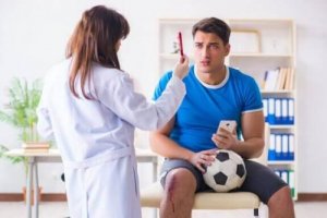Was ist bei einer Gehirnerschütterung beim Sport zu tun?