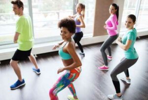 8 großartige Vorteile von Zumba für deinen Körper