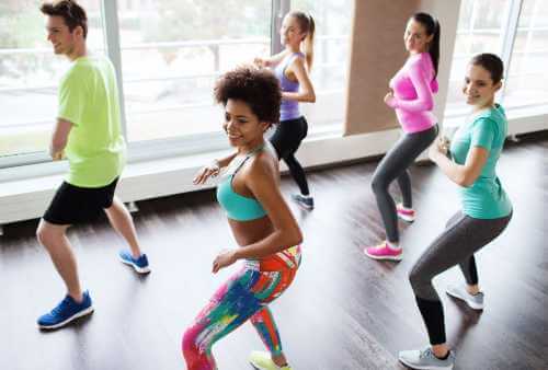 8 großartige Vorteile von Zumba für deinen Körper