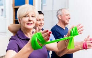 Widerstandsbänder - Menschen beim Training