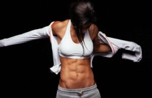 Bauchmuskeln definieren: 3 Routinen, von einfach bis anspruchsvoll