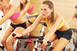 Welche Muskeln werden mit einem stationären Trainingsrad trainiert?