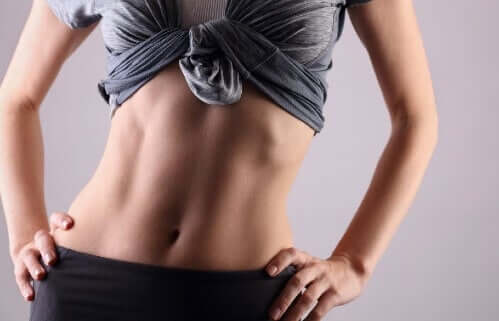 Ein flacher Bauch: 10 Punkte, die du beachten solltest