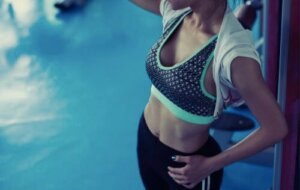 Eine effektive 20-minütige Routine für Bauch und Po