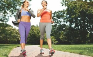 Power-Walking - zwei Frauen