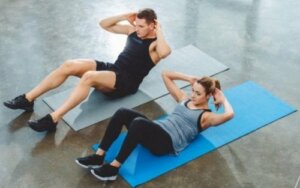 5 effektive Bauchübungen für einen straffen und flachen Bauch