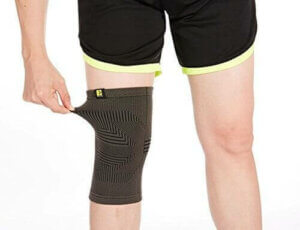 Kniebandagen aus Stoff